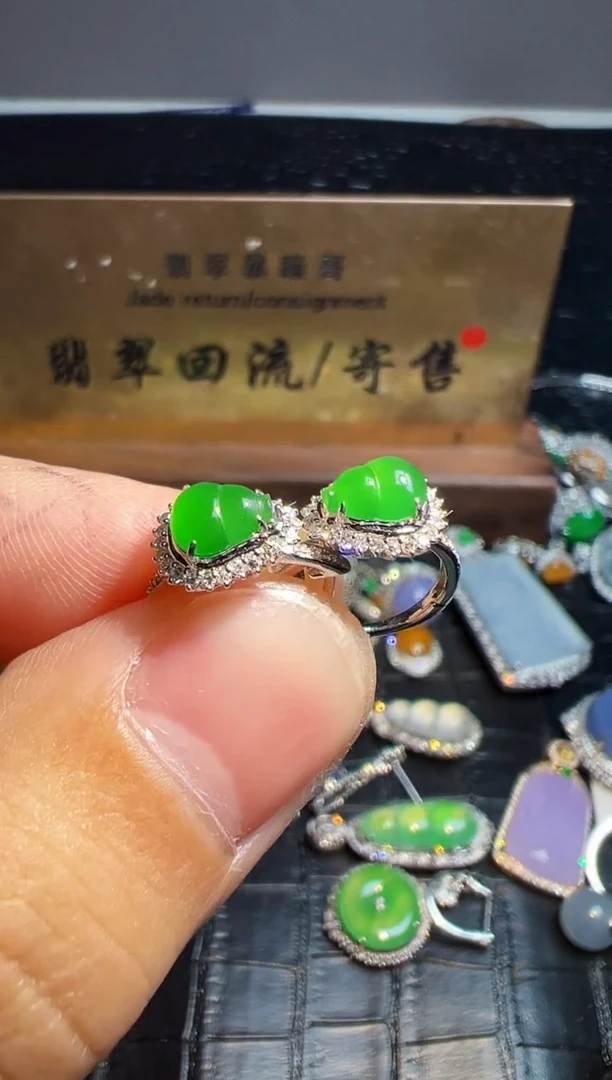 【闪购商品】翡翠耳饰18K金镶嵌翡翠回流