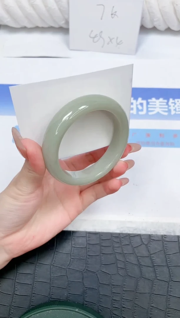 未镶嵌手镯石英质玉121-56