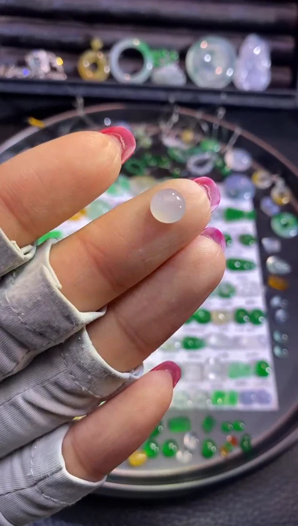 翡翠挂件未镶嵌蛋面