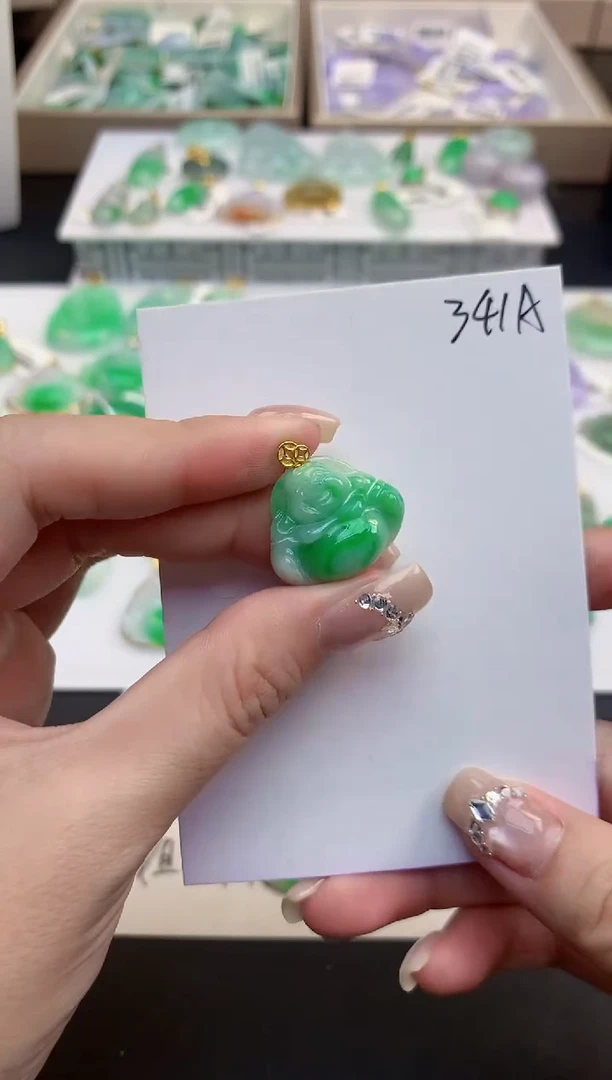颈饰18K金镶嵌翡翠天然缅甸a货翡翠
