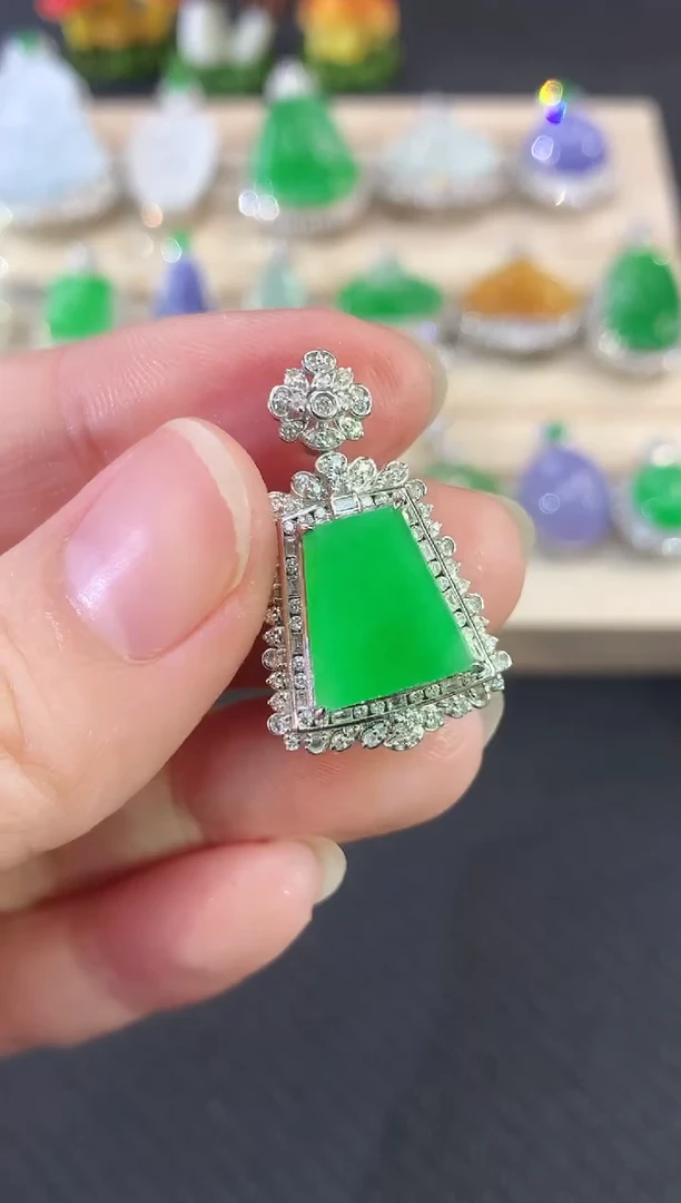 吊坠(不含链)18K金镶嵌翡翠126|9800