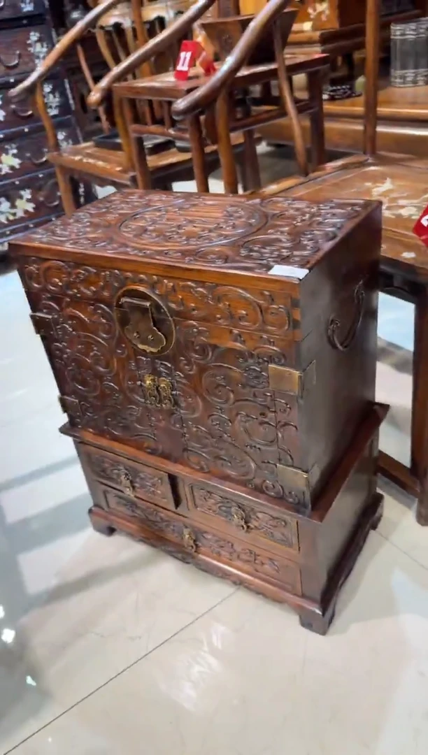 木木头款黄花梨满雕底座官箱2580