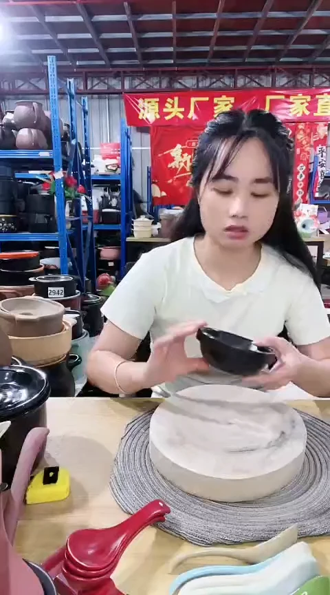 484瑕疵黑色砂锅碗两个