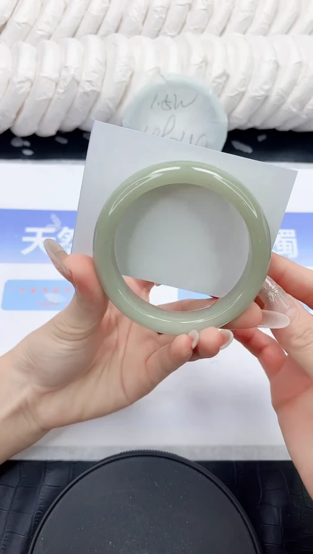 未镶嵌手镯石英质玉195-62.2