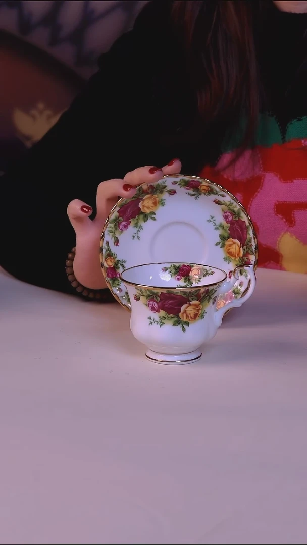 每天早上六点（阿尔伯特 老镇玫瑰 杯碟）