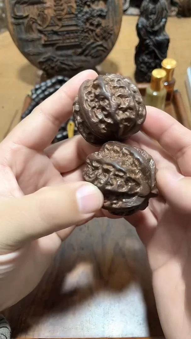 【闪购商品】檀香木精品推荐雕刻核桃