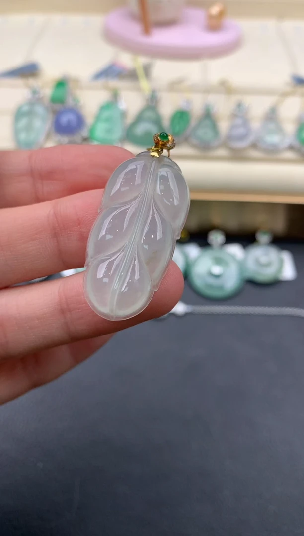 【闪购商品】翡翠颈饰18K金镶嵌W13     