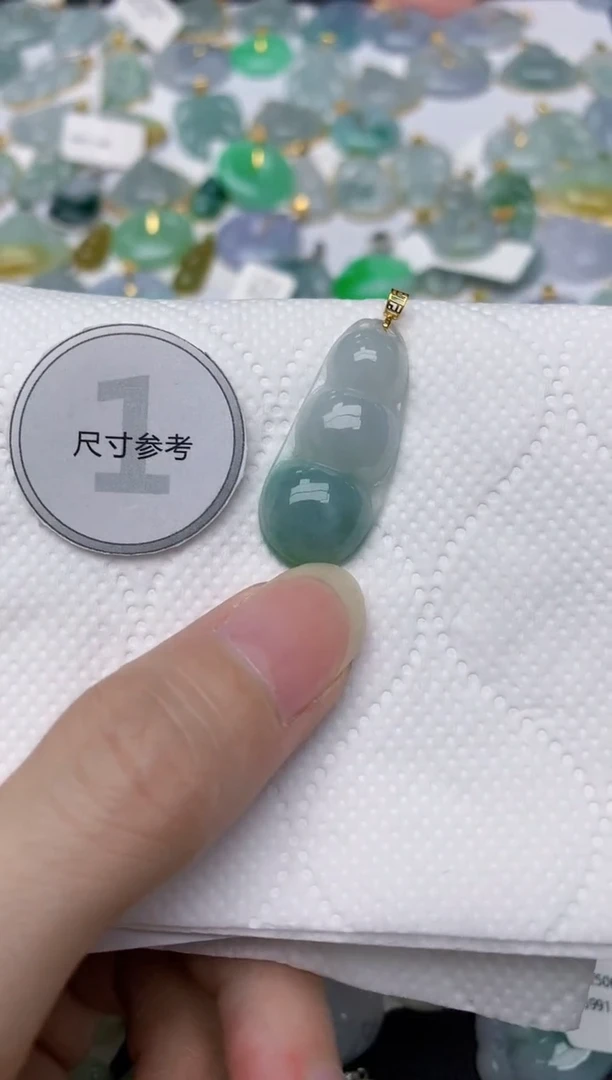 翡翠18K金镶嵌颈饰天然A货翡翠