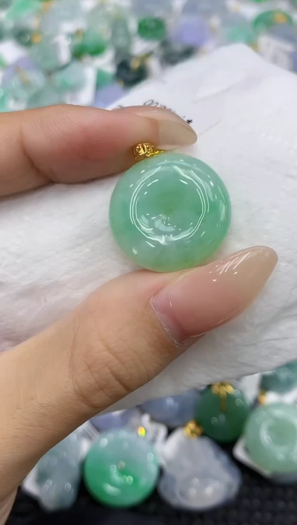 颈饰18K金镶嵌翡翠111111111111