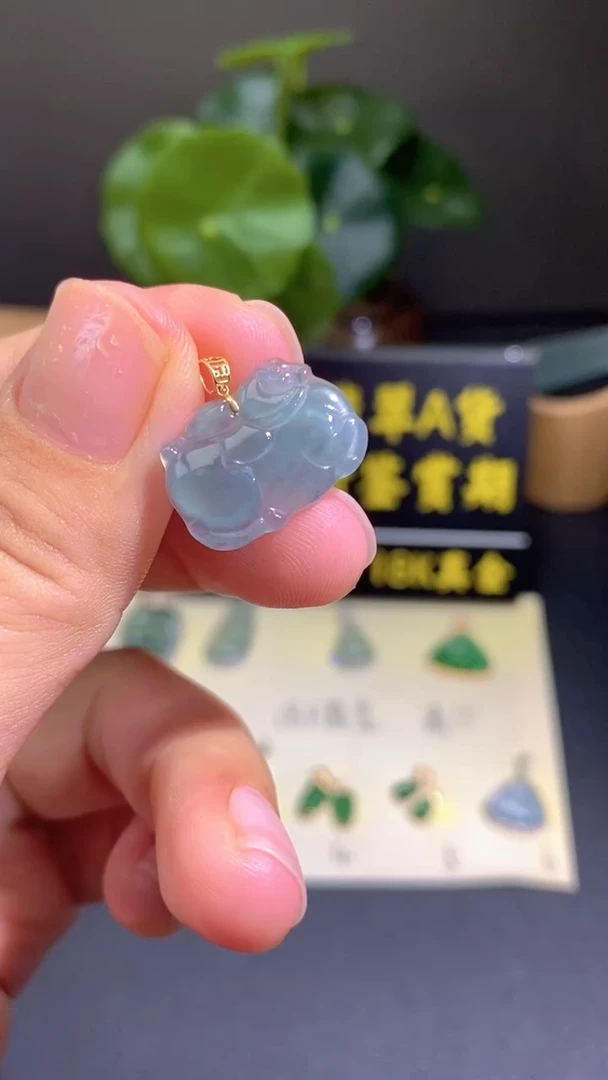 翡翠18K金镶嵌颈饰翡翠A货