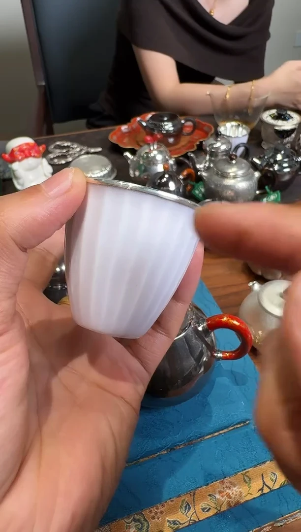 --椰*汁 整敲暮紫玄金三足乳钉梨形壶