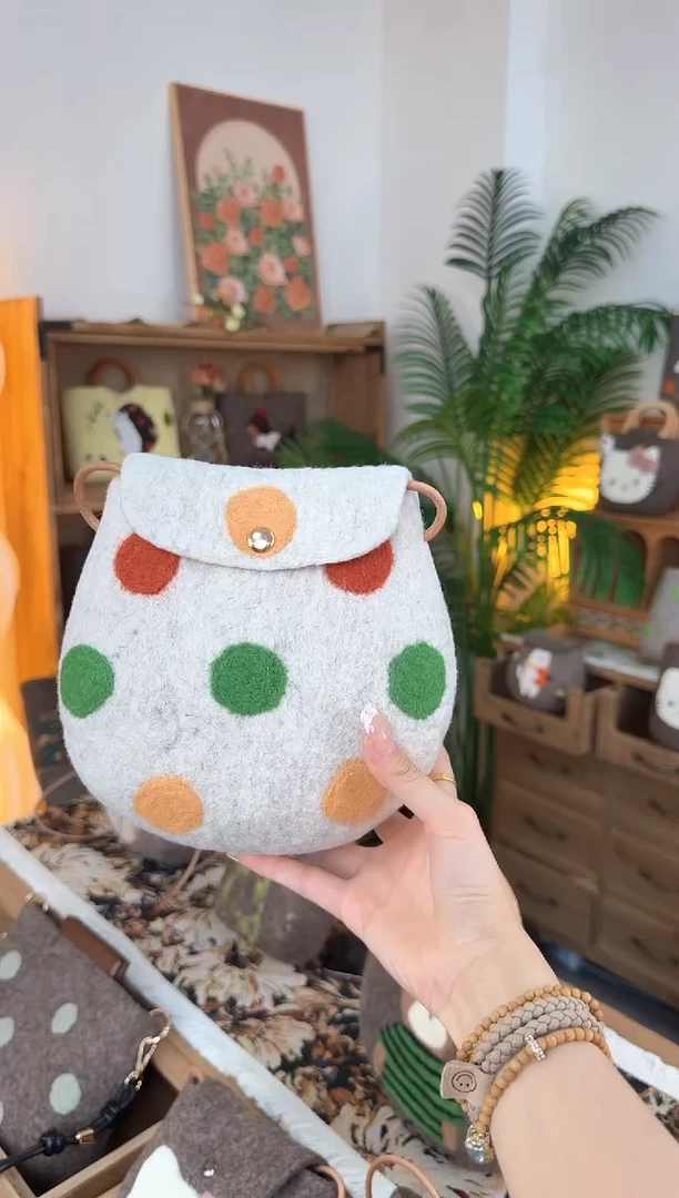 羊毛非遗纯手工 羊毛毡包包