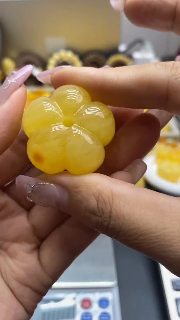 琥珀未镶嵌珠宝奇石95