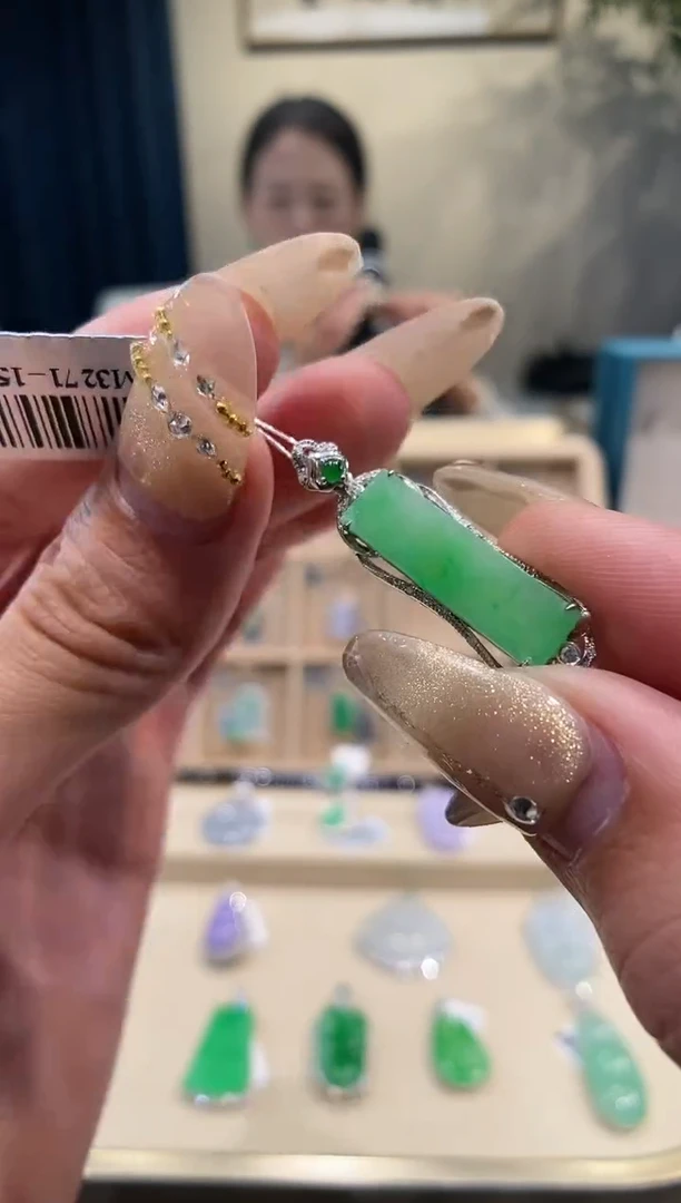 【闪购商品】翡翠吊坠(不含链)18K金镶嵌无事牌