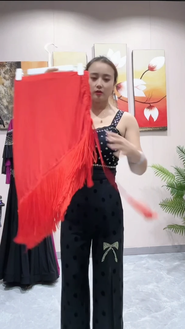 红色流苏裙