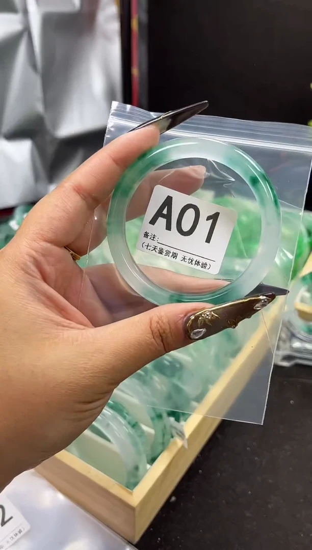 【闪购商品】石英岩玉手镯未镶嵌A01