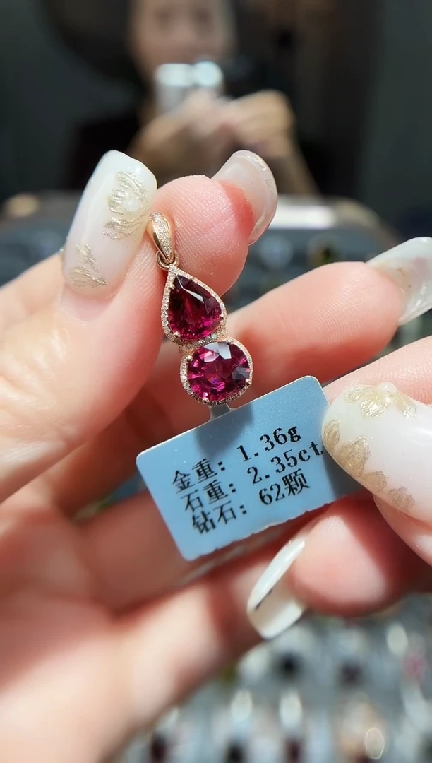 颈饰18K金镶嵌碧玺2.35.