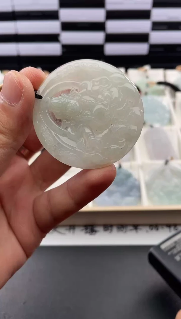 翡翠未镶嵌颈饰..../8/20/ 195