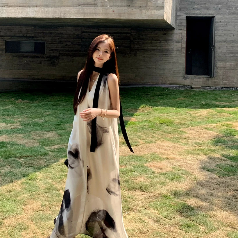 佐佐家小个子设计感印花V领飘带无袖连衣裙夏季女气质挂脖长裙子