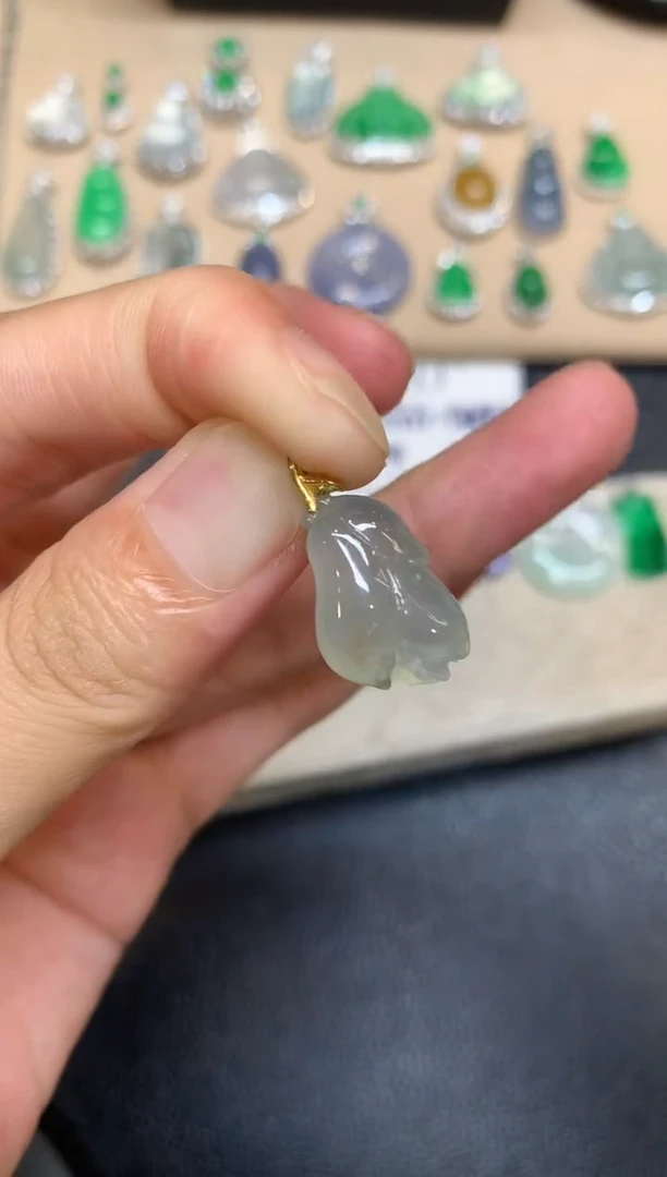 颈饰18K金镶嵌翡翠花