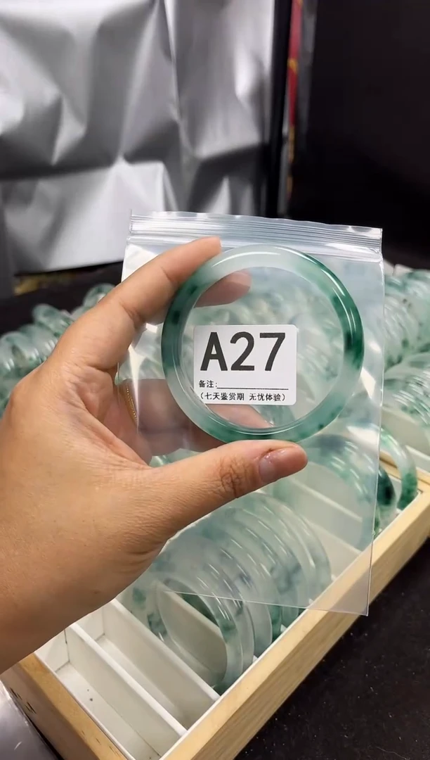 【闪购商品】石英岩玉手镯未镶嵌A27