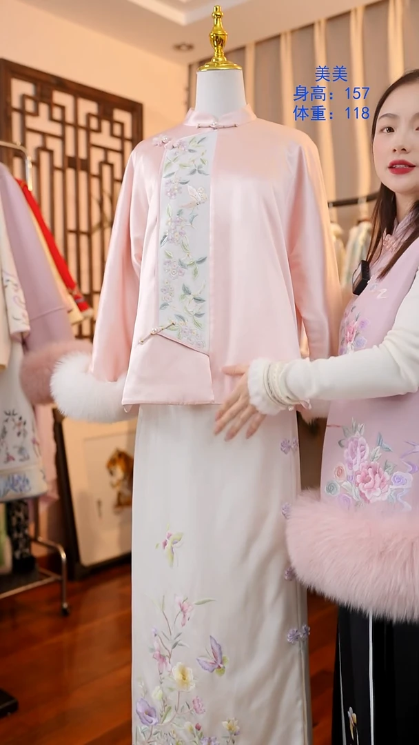 刺绣非遗服饰一物一件