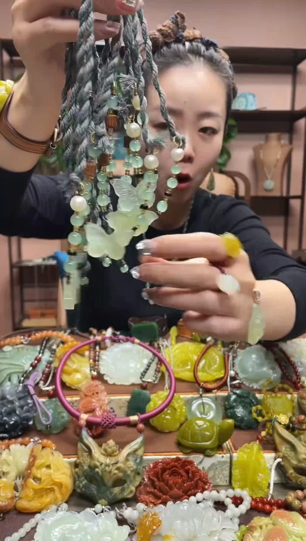 未镶嵌岫玉吊坠多样性发货发其中之一