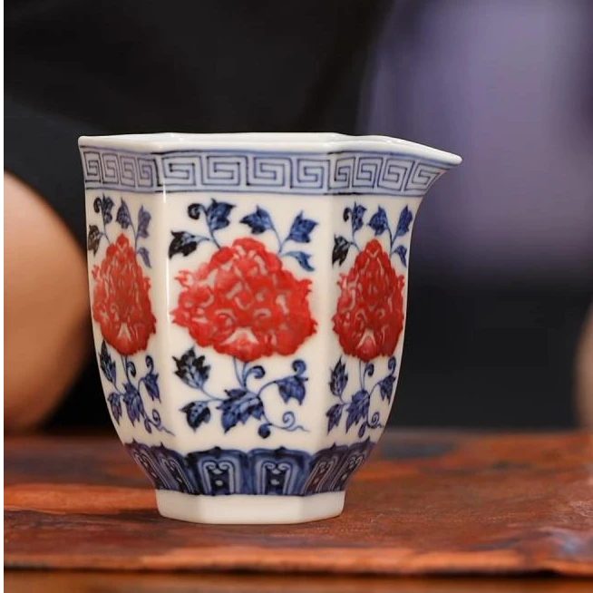 【墨舍名窑】古官青花釉里红牡丹纹六方公道杯ggqy595 陶瓷主人杯