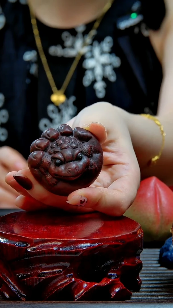 宜兴紫砂手工手握金蟾