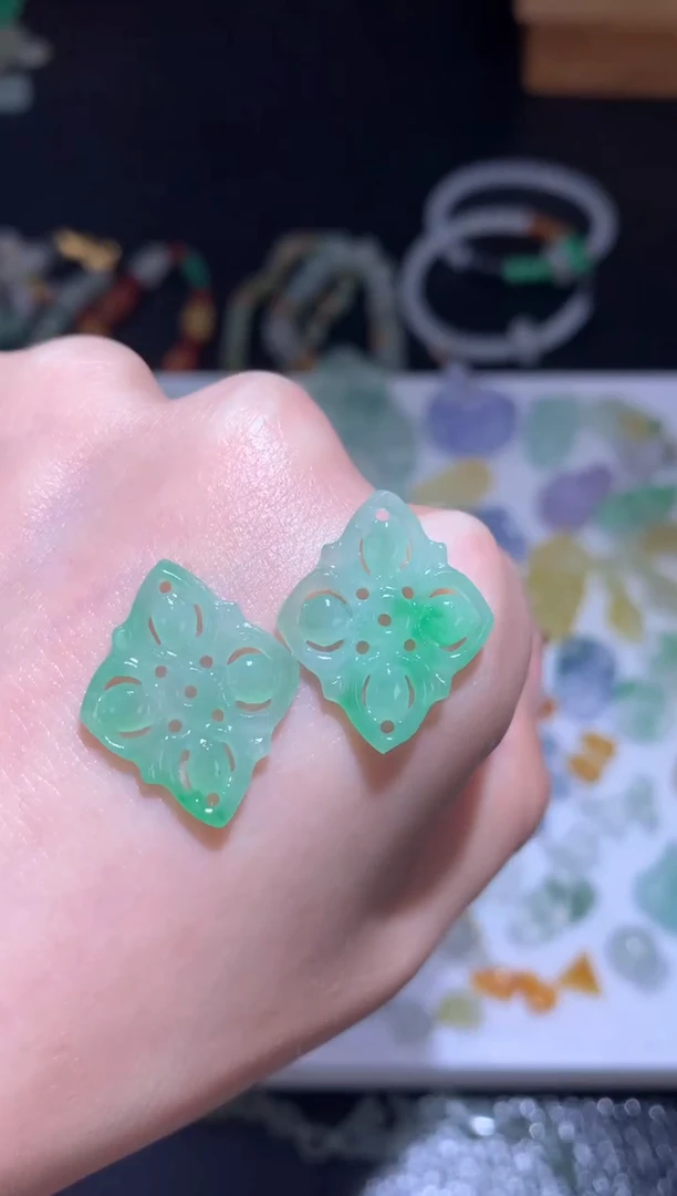 未镶嵌定制翡翠一对