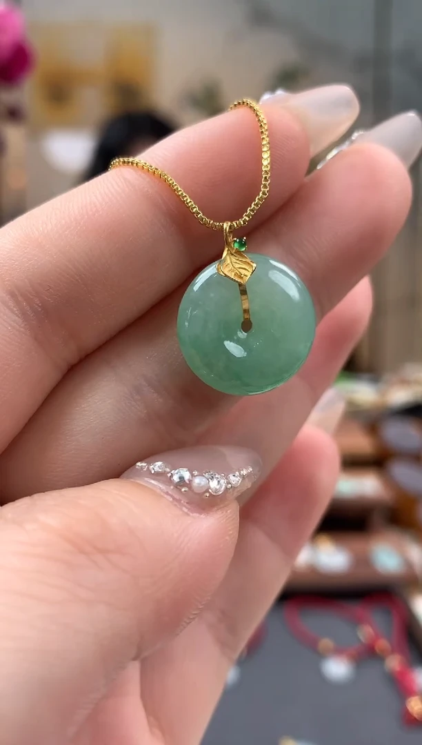 【闪购商品】翡翠吊坠(不含链)18K金镶嵌平安扣