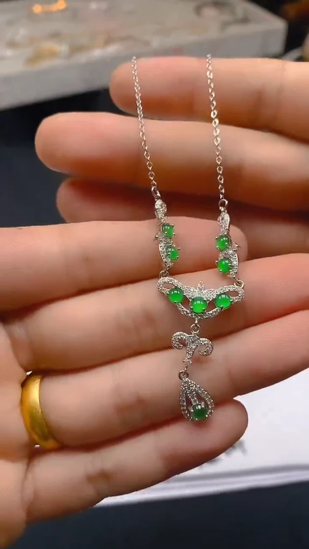 【闪购商品】翡翠颈饰未镶嵌天然A货玉石随机多样性发货