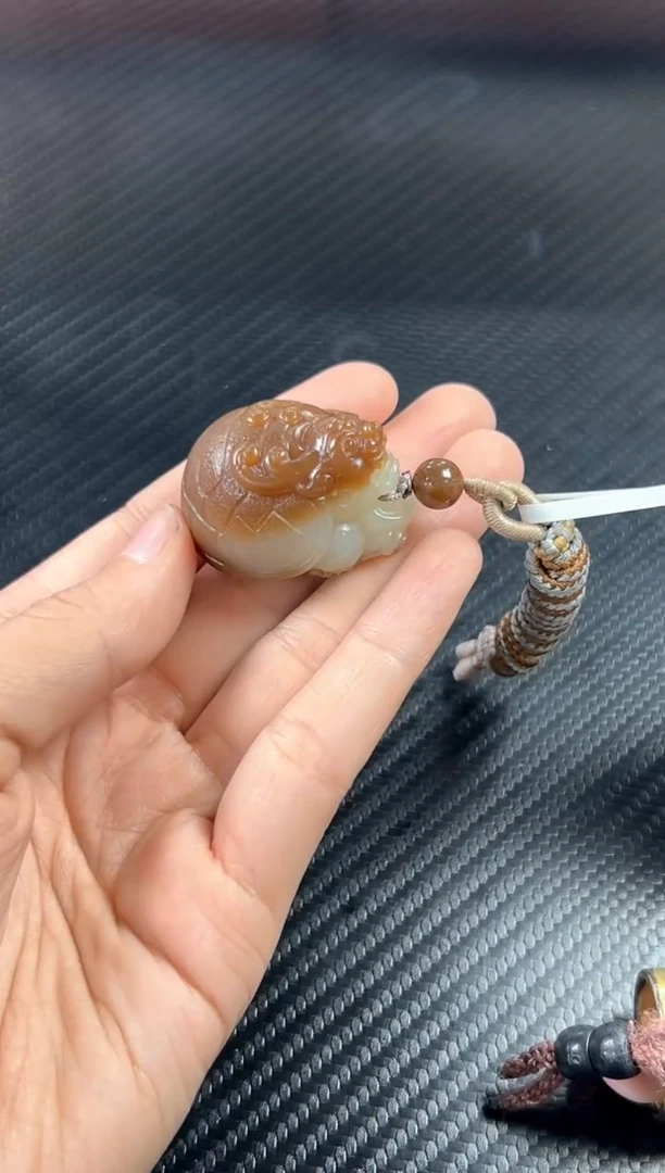 吊坠(赠链)未镶嵌和田玉若羌微色差