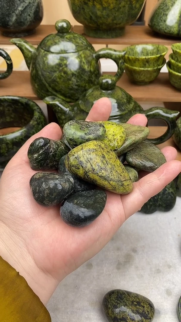 【闪购商品】蛇纹石玉原矿石未镶嵌原矿石