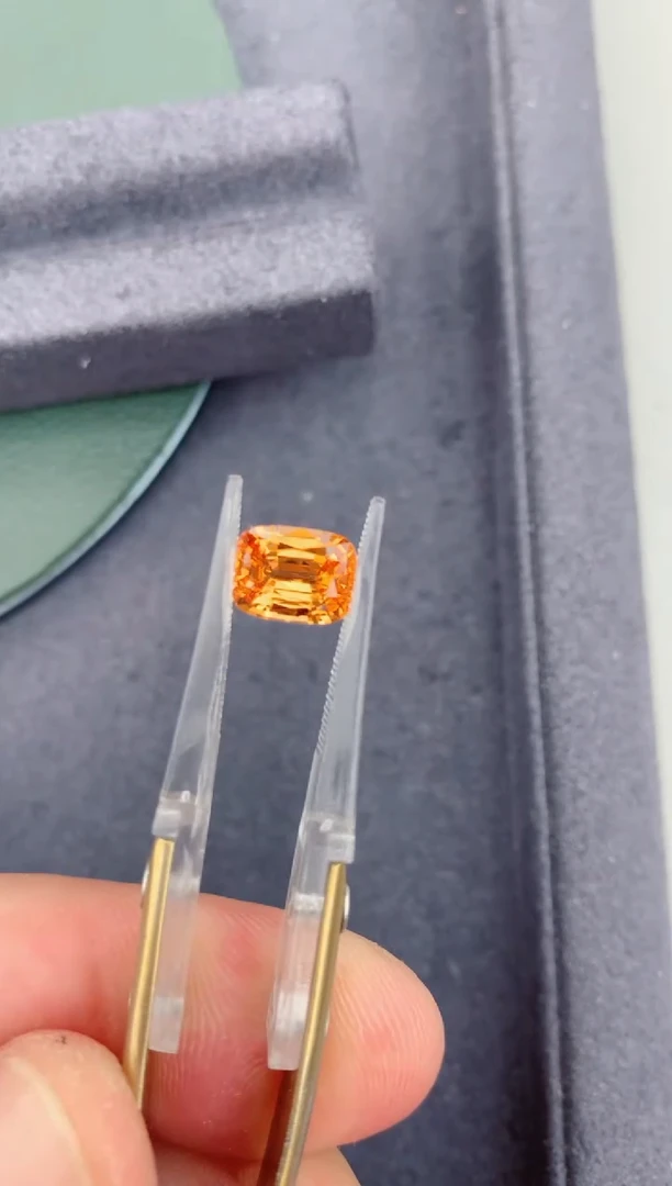 未镶嵌裸石石榴石（芬达石）2.4ct 芬达石