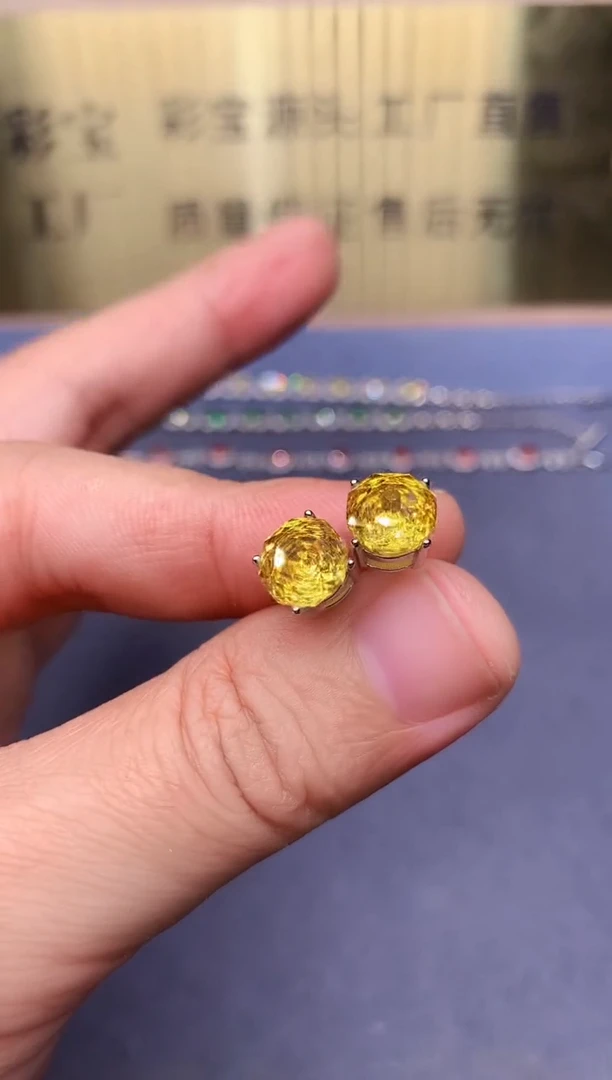 【闪购商品】蓝宝石耳饰银S925镶嵌........