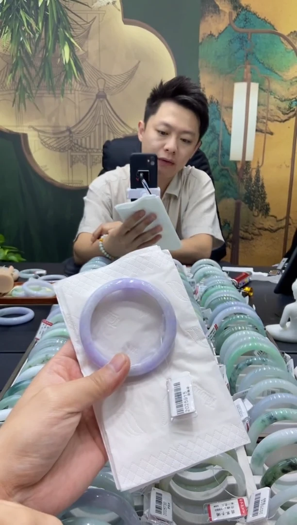 未镶嵌手镯翡翠?****蜂8063****