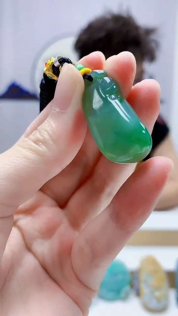 未镶嵌定制翡翠4688zm-毛货挂件20瓜