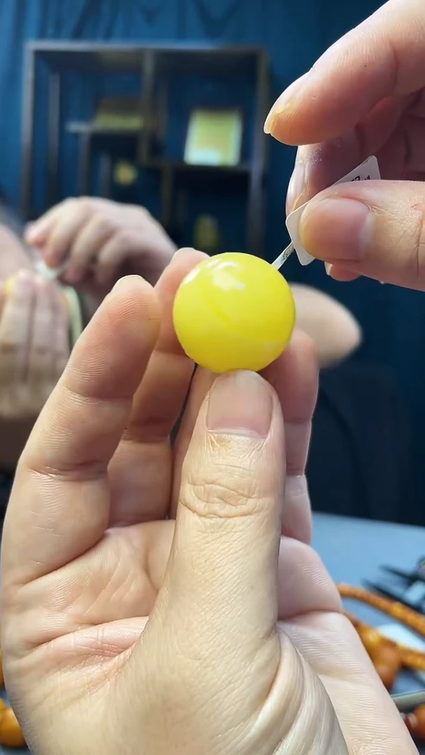 裸石琥珀未镶嵌蜜蜡圆珠