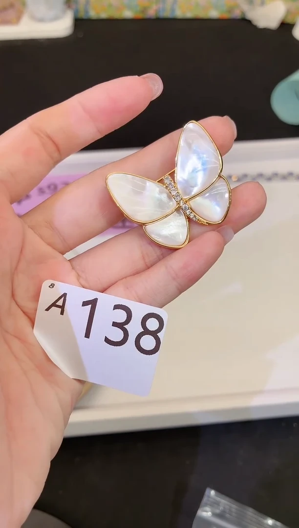 合金贝壳胸针多样性发一A138