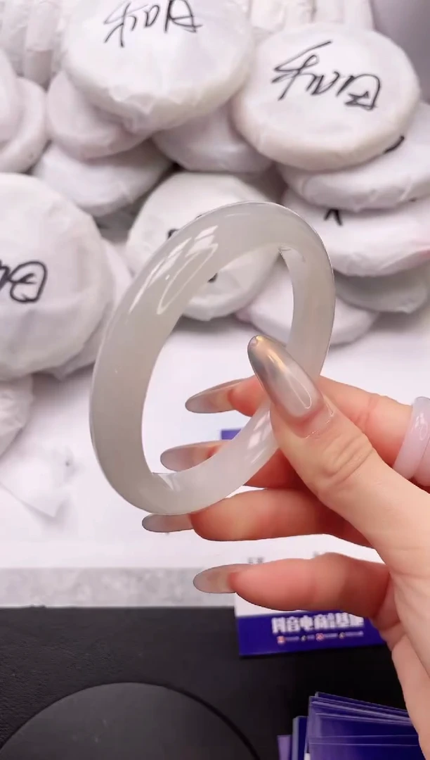 【闪购商品】石英质玉手镯未镶嵌8K29-60