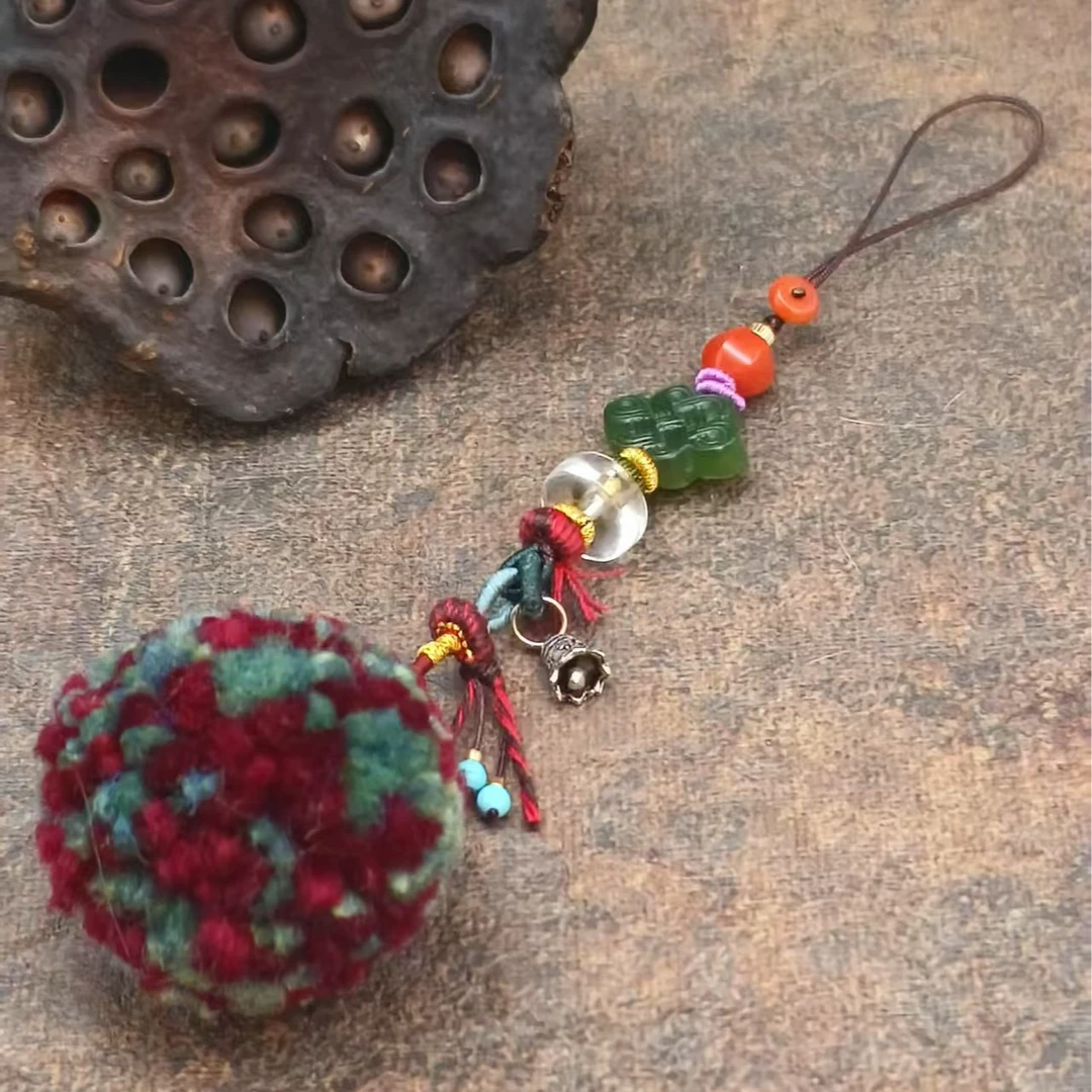 民族手工编织挂件红红