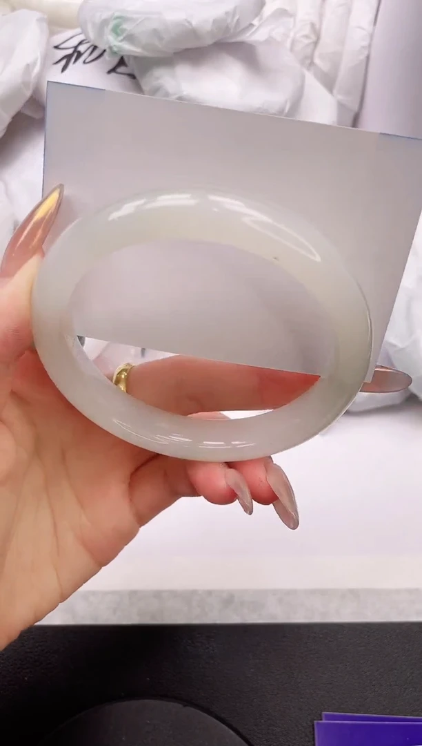 【闪购商品】石英质玉手镯未镶嵌13K38-65