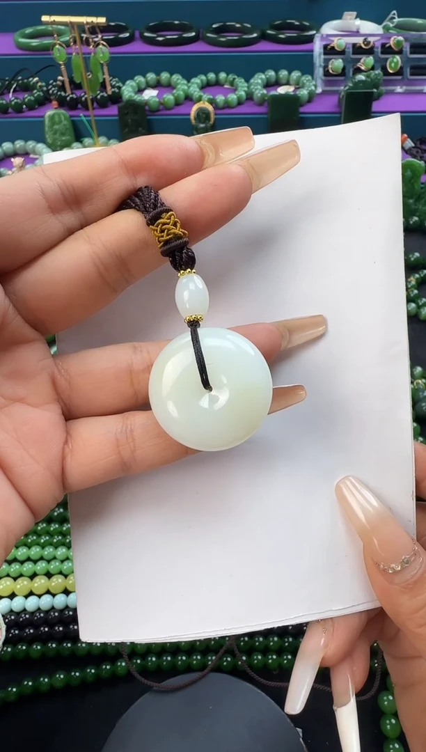 颈饰未镶嵌和田玉平安扣