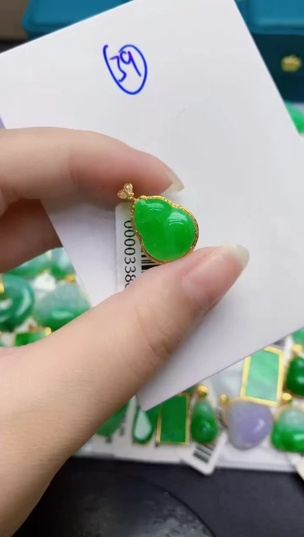 颈饰18K金镶嵌翡翠缅甸天然翡翠A货