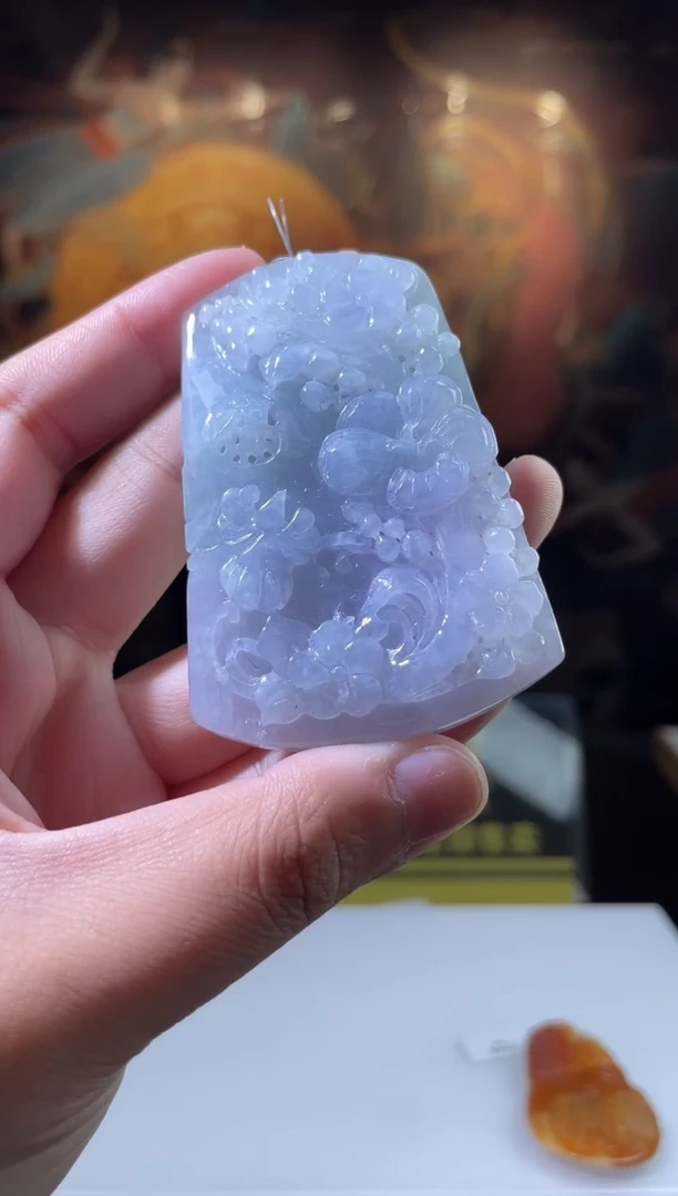 翡翠未镶嵌颈饰多样性发其一