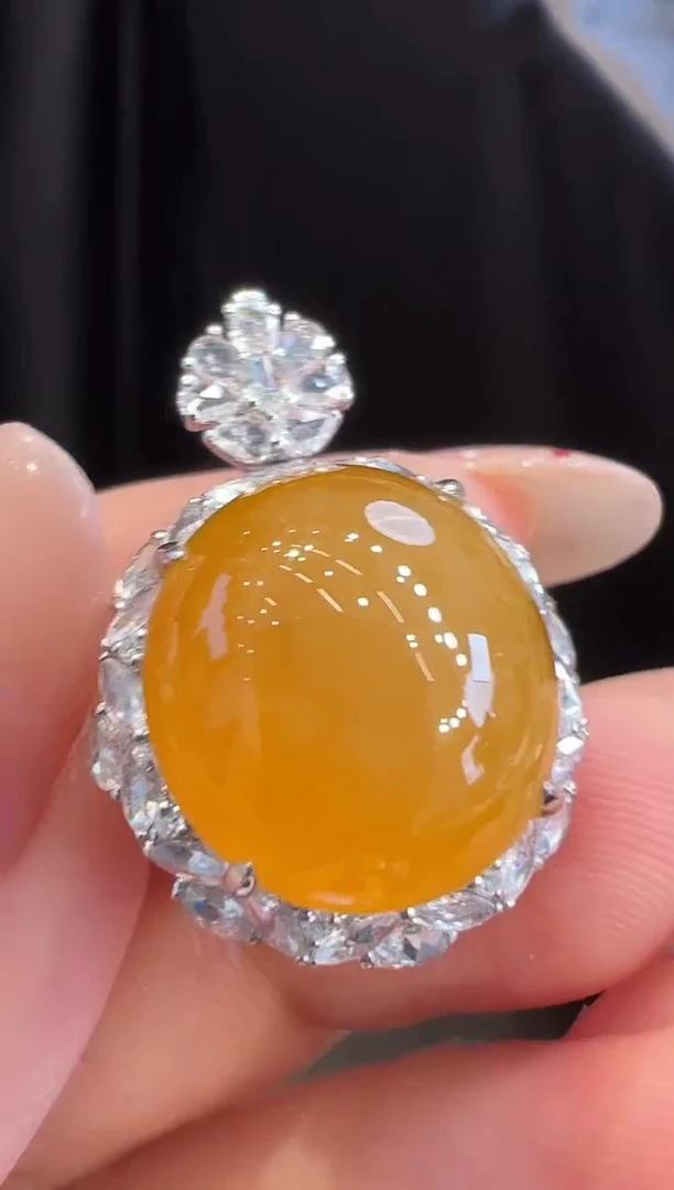 18K金镶嵌戒指翡翠吊坠两用款