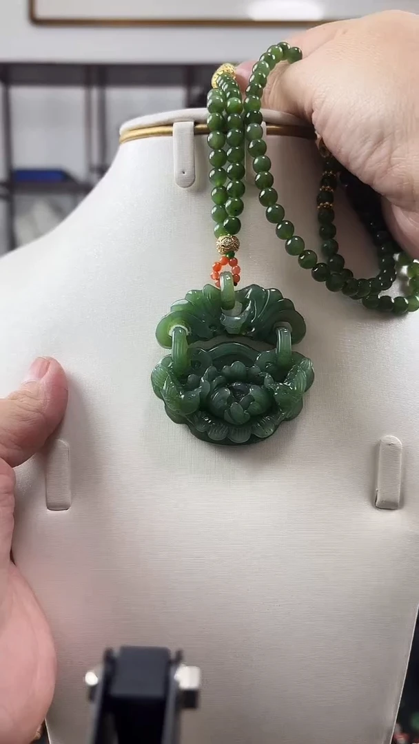 颈饰未镶嵌和田玉锁