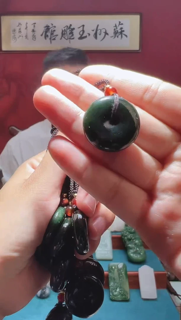 和田玉未镶嵌吊坠(不含链)1