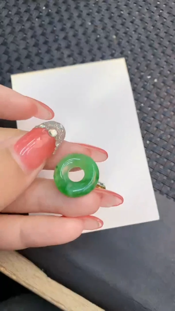 颈饰未镶嵌翡翠1